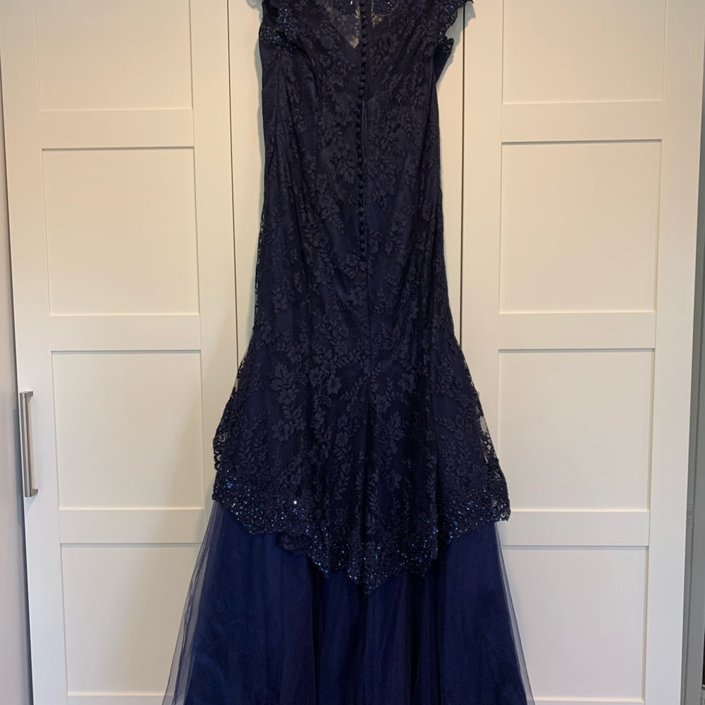 MGNY mother of the bride:groom navy blue size 12 gown. Felt amazing in it.